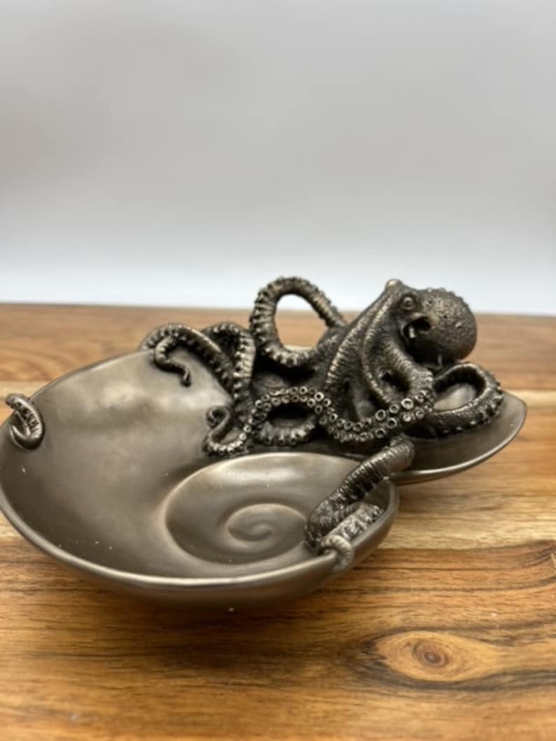 Octopus On Spiral Shaped Tray Gift